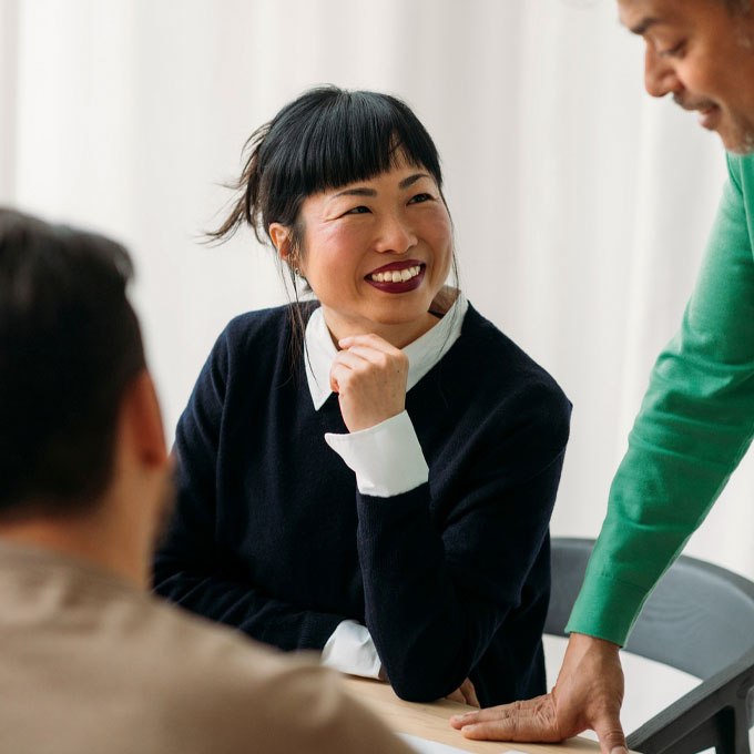 Professionals in conversation explaining Solance's personal approach to corporate payment solutions